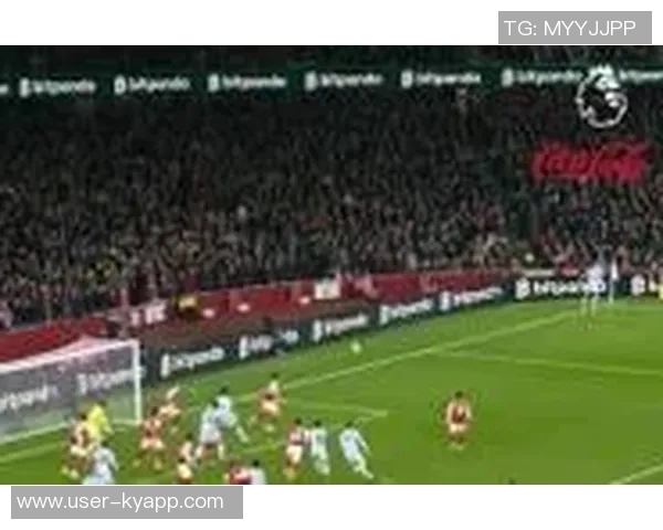 拉亚飞身扑救荣膺英超12月最佳扑救展现惊人反应能力